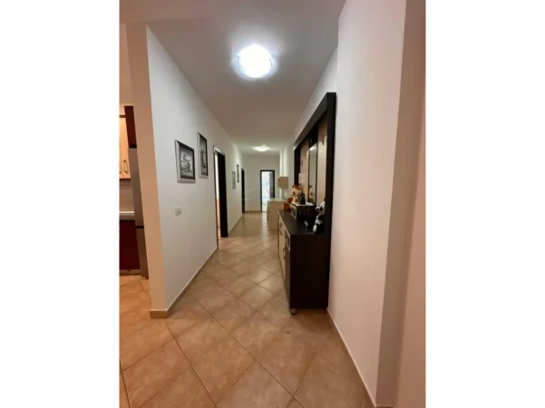 Vlore, shitet apartament 2+1+Ballkon Kati 6, 210.000 € (Lungomare)