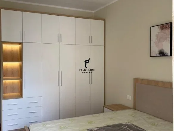 Tirane, jepet me qera apartament 1+1+Ballkon Kati 6, 75 m² 530 € (LAPRAKE)