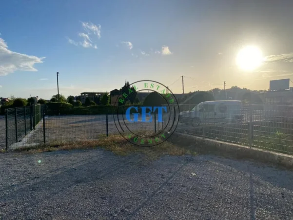 Durres, jepet me qera ambjent biznesi , 1.200 m² 500 € (Mbikalimi i Fllakës)