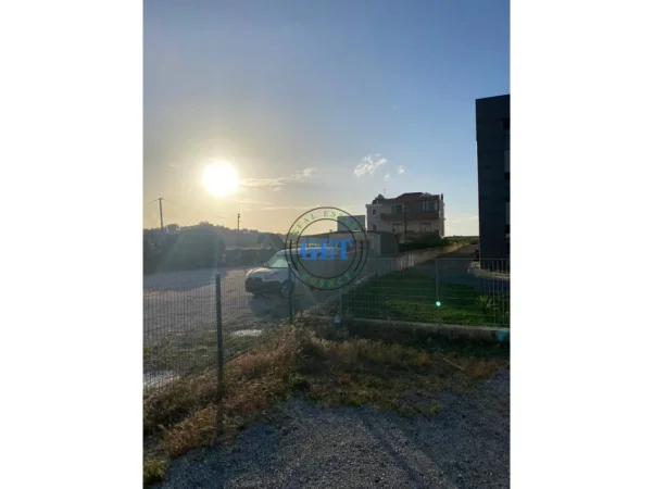 Durres, jepet me qera ambjent biznesi , 1.200 m² 500 € (Mbikalimi i Fllakës)