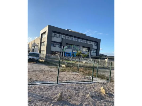 Durres, jepet me qera ambjent biznesi , 1.200 m² 500 € (Mbikalimi i Fllakës)