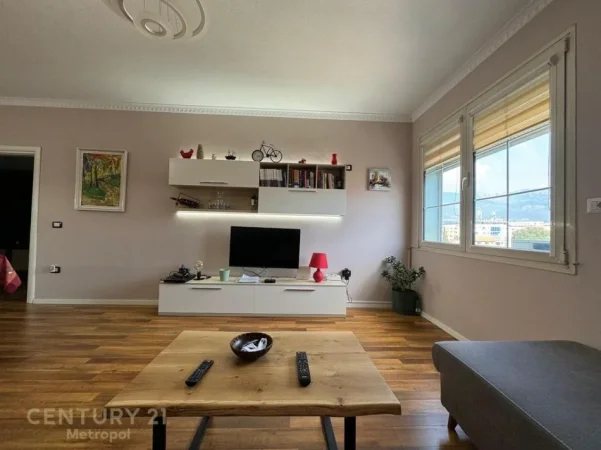Tirane, jepet me qera apartament 1+1 Kati 6, 75 m² 700 € 