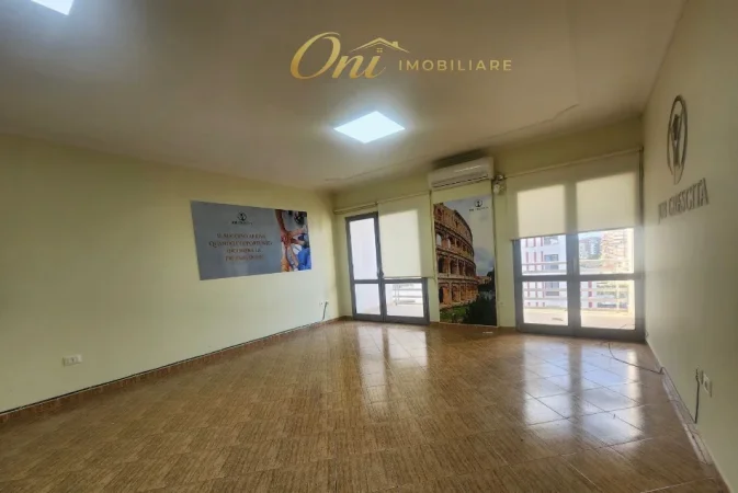 Tirane, jepet me qera zyre Kati 6, 106 m² 700 € (sheshi karl topia)