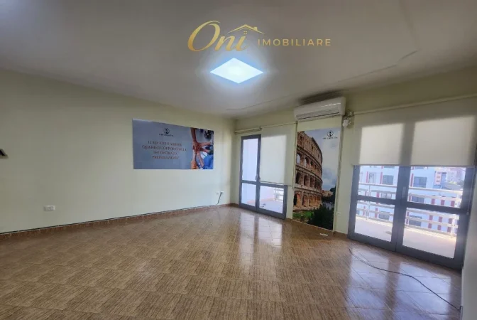 Tirane, jepet me qera zyre Kati 6, 106 m² 700 € (sheshi karl topia)