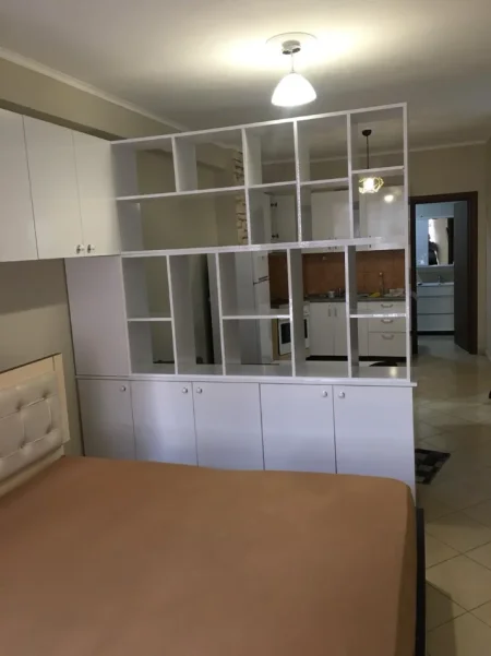 Tirane, jap me qera apartament 1+1 Kati 4, 48 m² 358 € (Astir, afer Diambe Market)