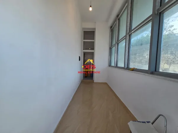 Vlore, jepet me qera ambjent biznesi Kati 0, 25 m² 200 € (Rruga Ali Demi)