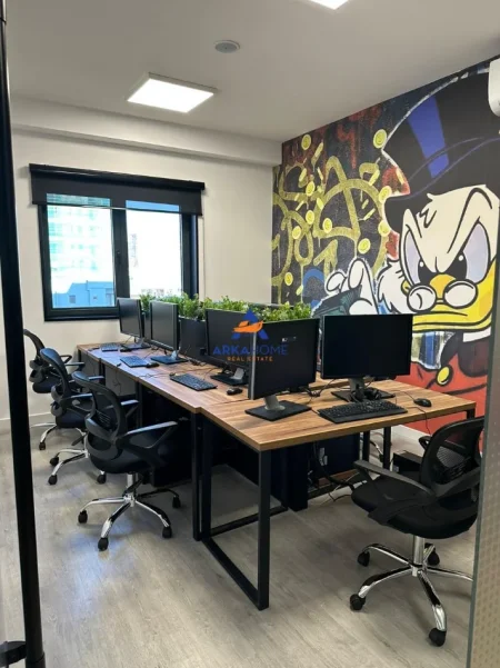 Tirane, jepet me qera zyre Kati 2, 213 m² 1.700 € 