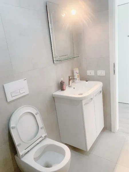 Tirane, jepet me qera apartament 1+1+Ballkon Kati 5, 35 m² 35,000 Leke (Ali Demi, kompleksi Mangalem)