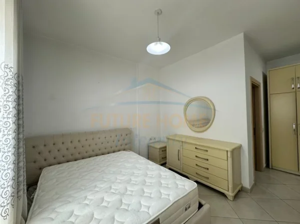 Tirane, jepet me qera apartament 2+1+2+Post Parkimi Kati 2, 105 m² 750 € (Komuna e Parisit)