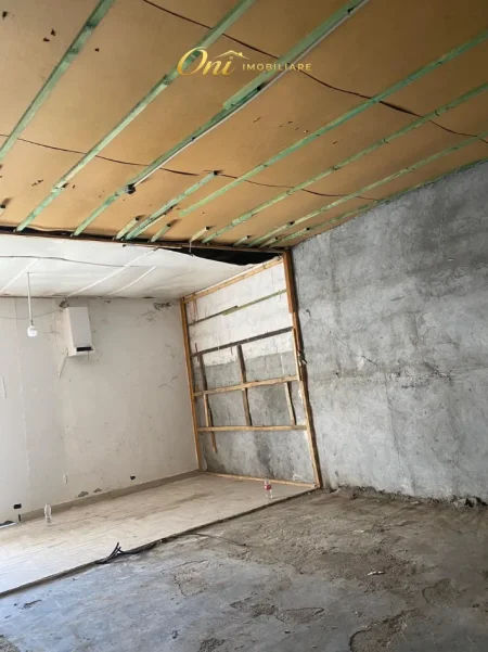 Tirane, jepet me qera magazine , 350 m² 1.400 € (BIRRA KAON)