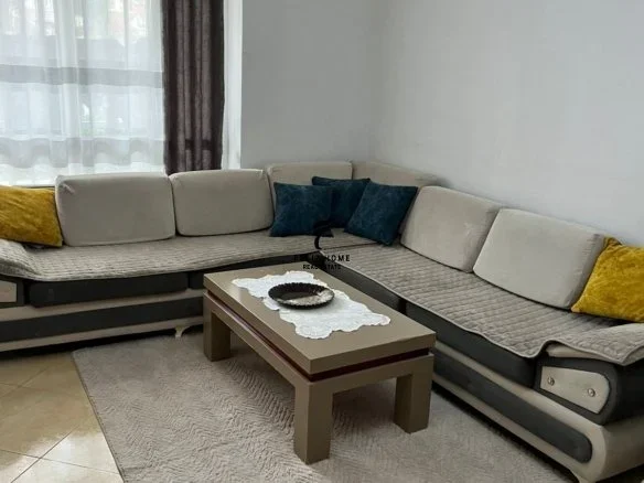 Tirane, jepet me qera apartament 2+1 Kati 2, 120 m² 450 € (FRESKU)