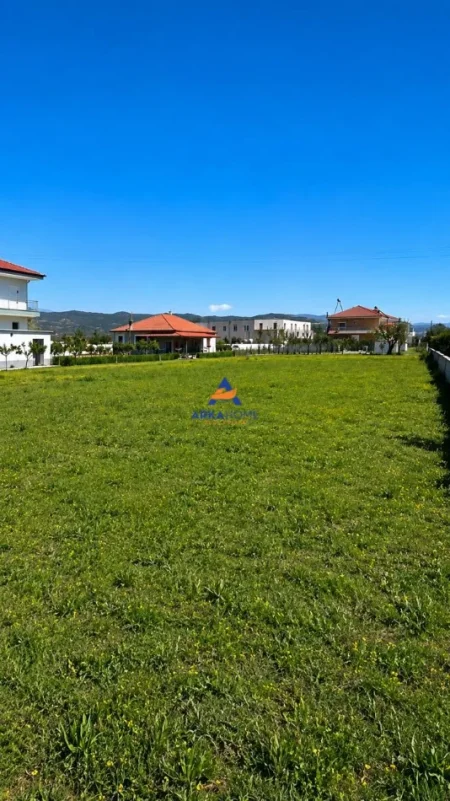 Elbasan, shitet toke , 800 m² 45.000 € 