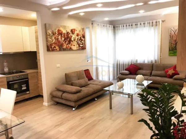 Tirane, jepet me qera apartament 2+1+Ballkon Kati 3, 130 m² 800 € (Kodra e Diellit)