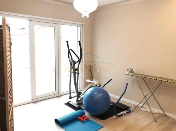 Tirane, jepet me qera apartament 2+1+Ballkon Kati 3, 130 m² 800 € (Kodra e Diellit)