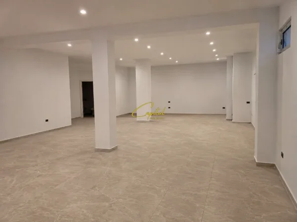 Tirane, jepet me qera dyqan Kati 0, 90 m² 2.000 € (YZBERISHT)