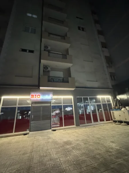Tirane, jepet me qera dyqan Kati 0, 240 m² 2.000 € (BULEVARDI DONALD TRUMP)