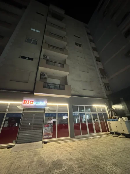 Tirane, jepet me qera dyqan Kati 0, 240 m² 2.000 € (BULEVARDI DONALD TRUMP)