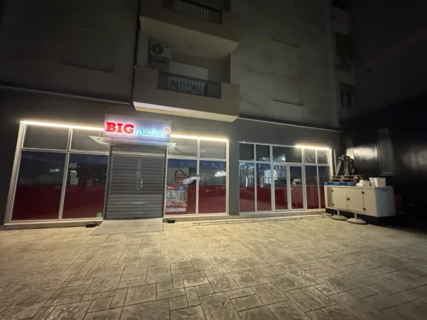 Tirane, jepet me qera dyqan Kati 0, 240 m² 2.000 € (BULEVARDI DONALD TRUMP)