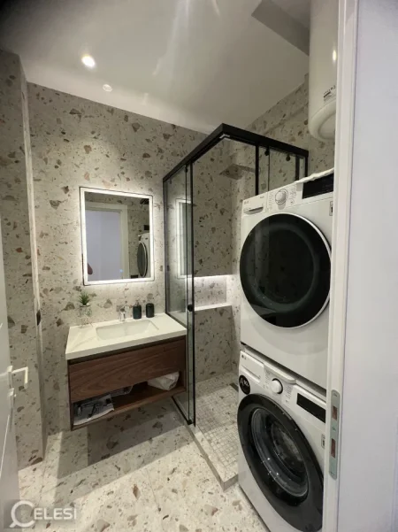 Tirane, jepet me qera apartament 2+1+Ballkon Kati 7, 90 m² 1.000 € (XHAMLLIKU)