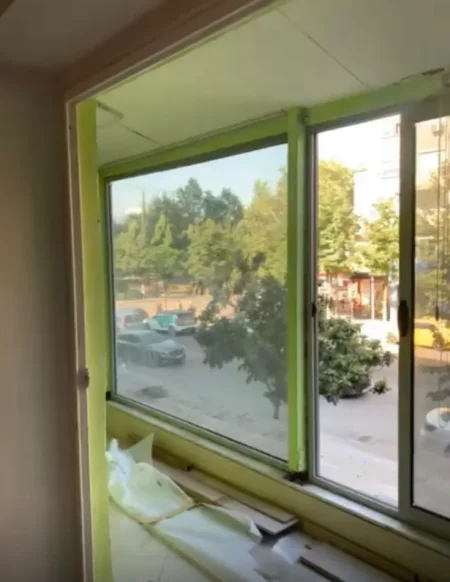 Tirane, jepet me qera zyre Kati 1, 65 m² 700 € (21 DHJETORI)