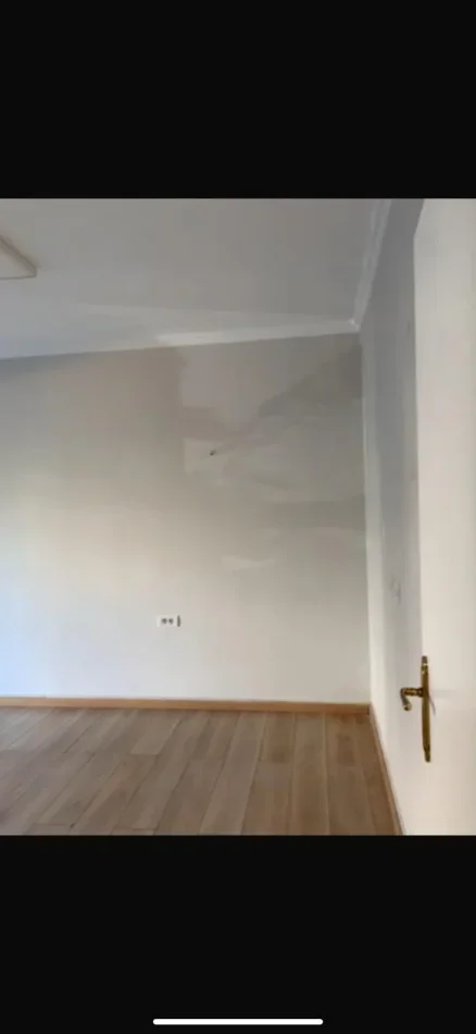Tirane, jepet me qera zyre Kati 1, 65 m² 700 € (21 DHJETORI)