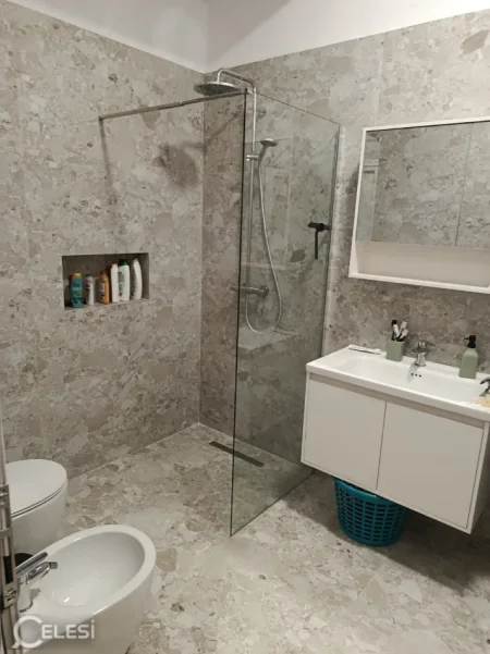 Tirane, jepet me qera apartament 1+1+Ballkon Kati 1, 75 m² 600 € (VASIL SHANTO)
