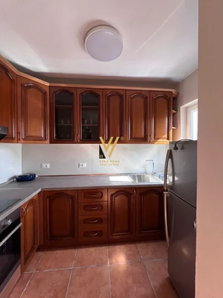 Tirane, jepet me qera apartament 2+1+Ballkon Kati 4, 105 m² 820 € (RRUGA E ELBASANIT)
