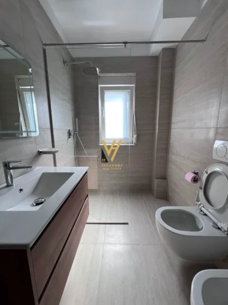 Tirane, jepet me qera apartament 2+1+Ballkon Kati 4, 105 m² 820 € (RRUGA E ELBASANIT)