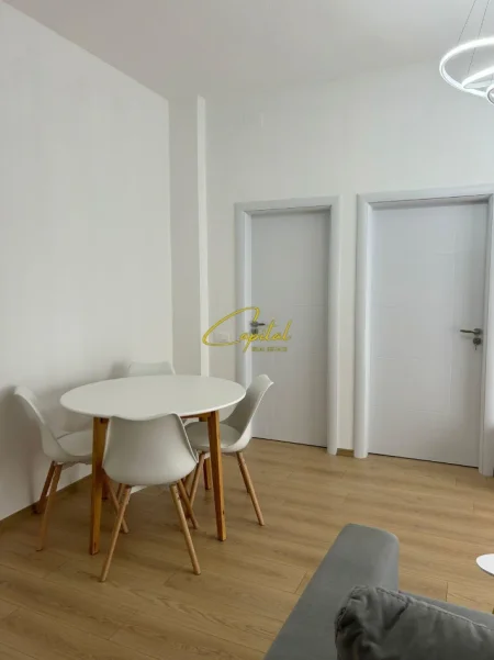 Tirane, jepet me qera apartament 1+1 Kati 3, 60 m² 450 € (ALI DEMI)