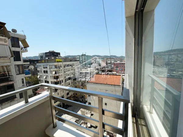 Tirane, jepet me qera zyre Kati 8, 149 m² 2.700 € (PRANË LIBRIT UNIVERSITAR, TE ISH BLLOKU)