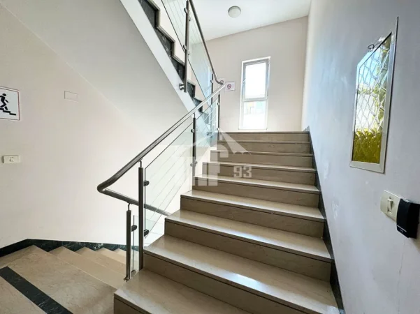 Tirane, jepet me qera zyre Kati 8, 149 m² 2.700 € (PRANË LIBRIT UNIVERSITAR, TE ISH BLLOKU)