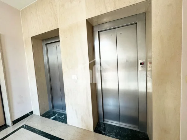 Tirane, jepet me qera zyre Kati 8, 149 m² 2.700 € (PRANË LIBRIT UNIVERSITAR, TE ISH BLLOKU)