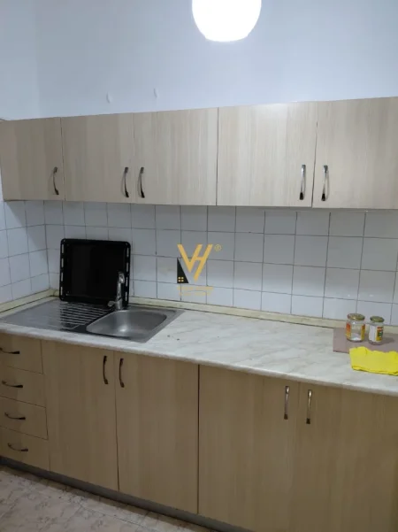 Tirane, jepet me qera apartament 2+1+Ballkon Kati 3, 70 m² 540 € (ALI DEMI)