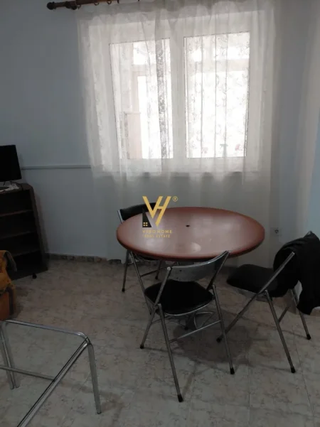Tirane, jepet me qera apartament 2+1+Ballkon Kati 3, 70 m² 540 € (ALI DEMI)