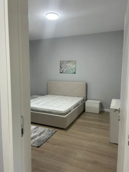 Tirane, jepet me qera apartament 2+1 Kati 1, 85 m² 450 € (Poligrafiku)