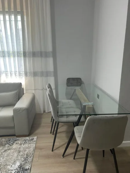 Tirane, jepet me qera apartament 2+1 Kati 1, 85 m² 450 € (Poligrafiku)