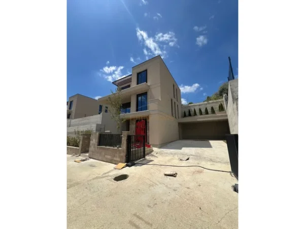 Tirane, shitet Vile Kati 0, 959 m² 800.000 € (Farke)