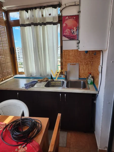Tirane, jepet me qera apartament 1+1+Ballkon Kati 8, 45 m² 470 € (ISH PARKU)