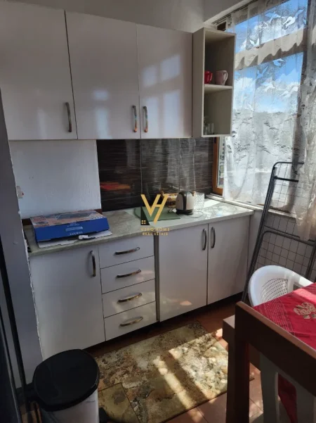 Tirane, jepet me qera apartament 1+1+Ballkon Kati 8, 45 m² 470 € (ISH PARKU)