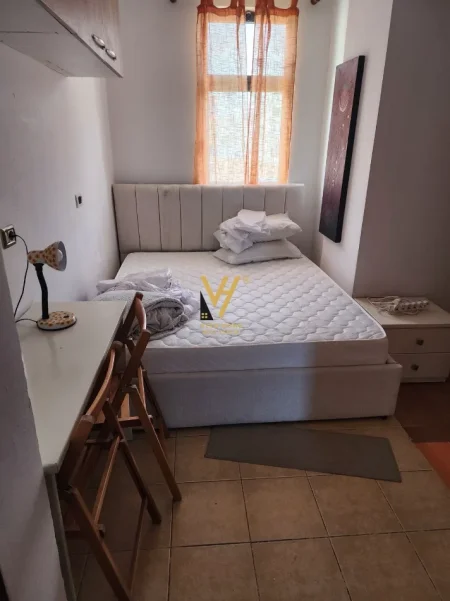 Tirane, jepet me qera apartament 1+1+Ballkon Kati 8, 45 m² 470 € (ISH PARKU)