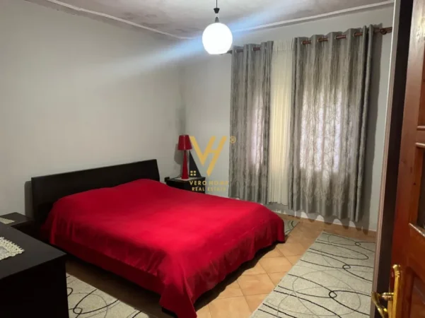 Tirane, jepet me qera shtepi 2+1+Ballkon Kati 0, 411 m² 520 € (ALLIAS)