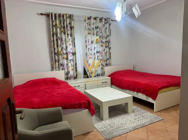 Tirane, jepet me qera shtepi 2+1+Ballkon Kati 0, 411 m² 520 € (ALLIAS)
