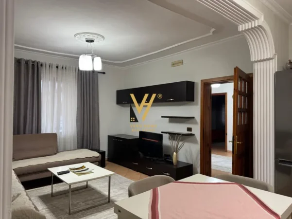 Tirane, jepet me qera shtepi 2+1+Ballkon Kati 0, 411 m² 520 € (ALLIAS)