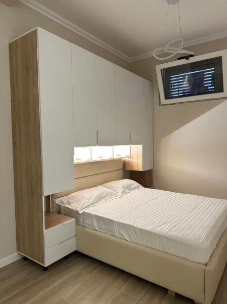 Tirane, jepet me qera apartament 1+1+Ballkon Kati 1, 65 m² 450 € (OXHAKU)
