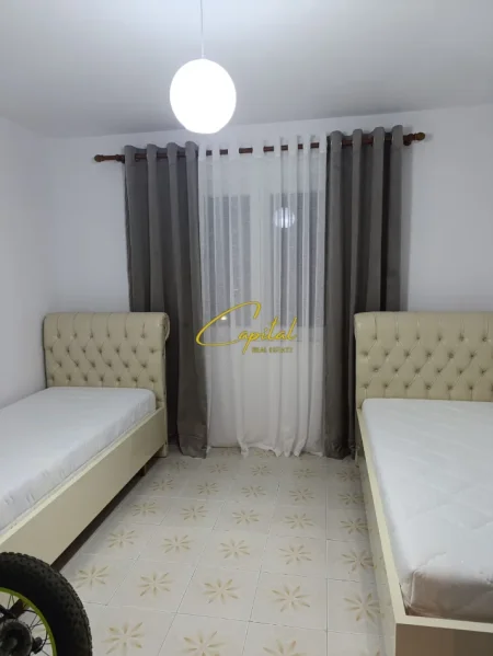 Tirane, jepet me qera apartament 2+1 Kati 1, 75 m² 500 € (KOMBINAT)