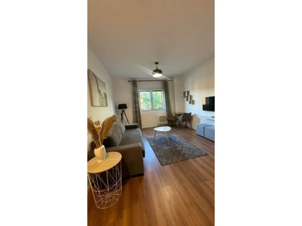 Tirane, jepet me qera apartament 2+1 Kati 1, 78 m² 650 € 
