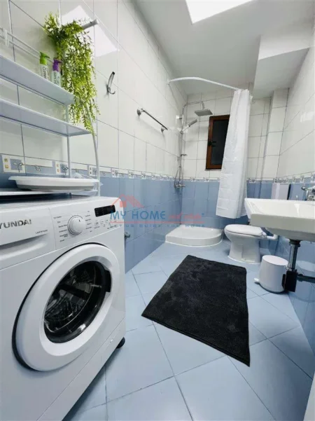 Tirane, shitet apartament 1+1+Ballkon Kati 4, 65 m² 206.000 € (Rruga Gjik Kuqali)