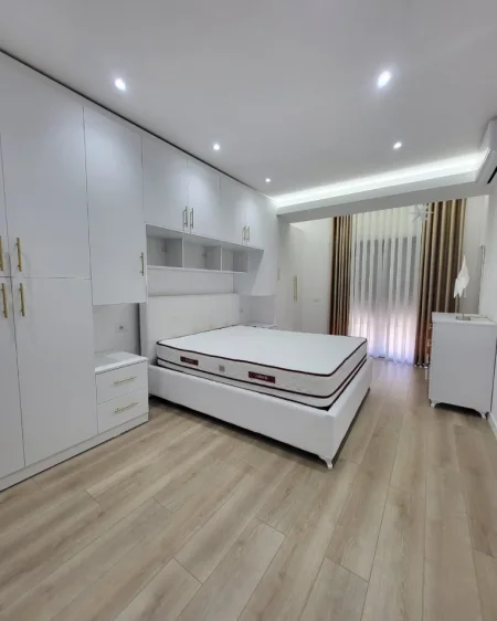 Tirane, jepet me qera apartament 2+1+Ballkon Kati 5, 120 m² 1.000 € (Rezidenca Kodra e Dellit 2)