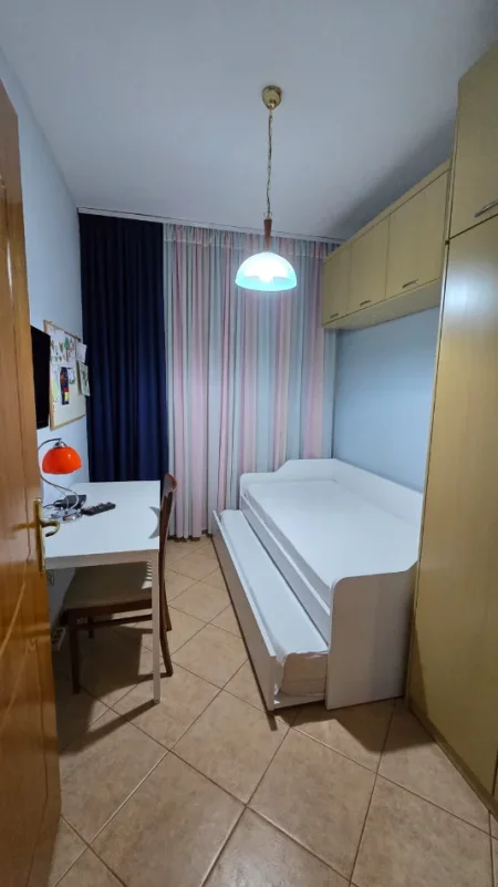 Tirane, jepet me qera apartament 2+1 Kati 5, 75 m² 400 € (Fresk)