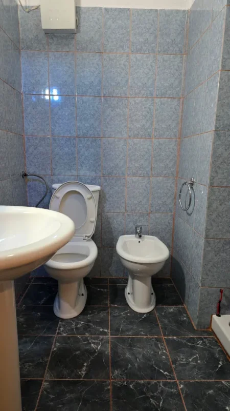 Tirane, jepet me qera apartament 2+1 Kati 5, 75 m² 400 € (Fresk)
